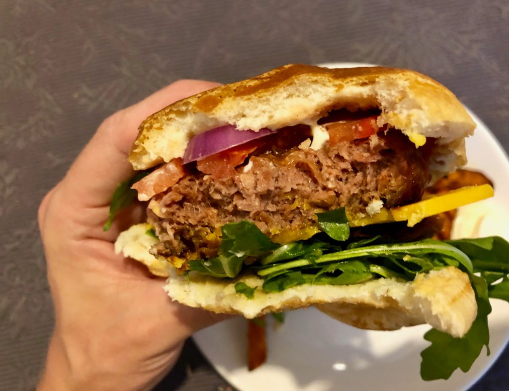 Ein Blick ins Innere des veganen Burgers